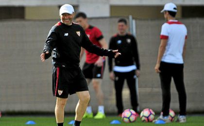 Sampaoli ausencias importante para el partido. Sampaoli ausencias importante para el partido.