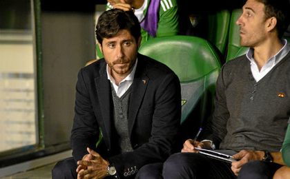 Víctor se mostró satisfecho con el triunfo. Víctor se mostró satisfecho con el triunfo.