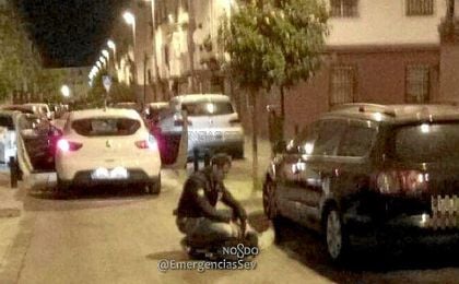 Momento en el que la policía detiene al denunciado. Momento en el que la policía detiene al denunciado.
