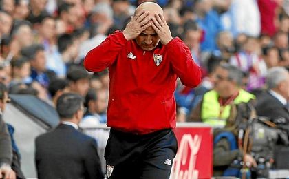 Jorge Sampaoli, en la banda del Vicente Calderón. Jorge Sampaoli, en la banda del Vicente Calderón.