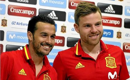 Asier Illarramendi, junto a Pedro, antes del comienzo de la rueda de prensa. Asier Illarramendi, junto a Pedro, antes del comienzo de la rueda de prensa.