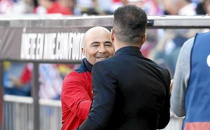 Sampaoli y Simeone, dos eternos candidatos a entrenar a Argentina. Sampaoli y Simeone, dos eternos candidatos a entrenar a Argentina.