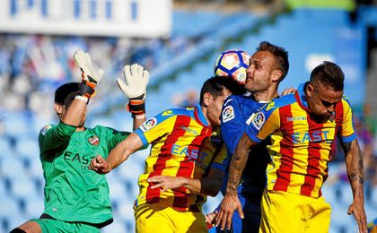 El Getafe frena en seco al líder Levante; Tenerife y Cádiz solo empatan El Getafe frena en seco al líder Levante; Tenerife y Cádiz solo empatan
