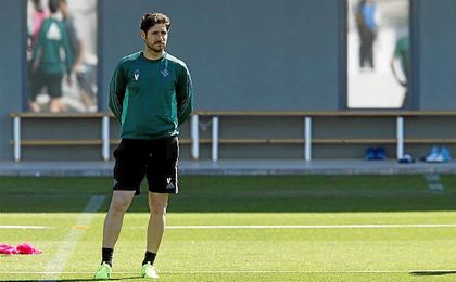 Víctor, sólo mejor que Luis Fernández Víctor, sólo mejor que Luis Fernández