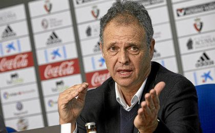 Caparrós tiene su futuro lejos de Sevilla. Caparrós tiene su futuro lejos de Sevilla.