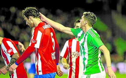 El Betis visitará en la última jornada a un Sporting con el que igualó a cero en el Villamarín. El Betis visitará en la última jornada a un Sporting con el que igualó a cero en el Villamarín.