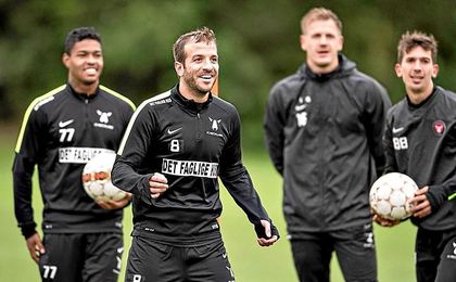 Van der Vaart lleva sin jugar desde diciembre. Van der Vaart lleva sin jugar desde diciembre.