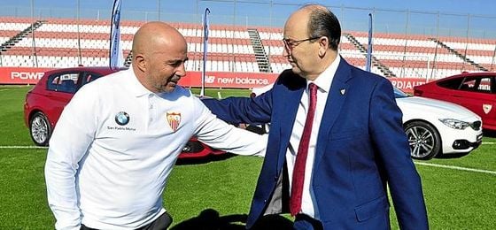 Sampaoli y Castro, en un acto del primer equipo en la ciudad deportiva. Sampaoli y Castro, en un acto del primer equipo en la ciudad deportiva.