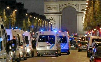 La Policía francesa busca a un segundo sospechoso por el atentado de París La Policía francesa busca a un segundo sospechoso por el atentado de París