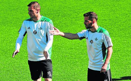 Joaquín y Durmisi ya han regalado ocho goles. Joaquín y Durmisi ya han regalado ocho goles.