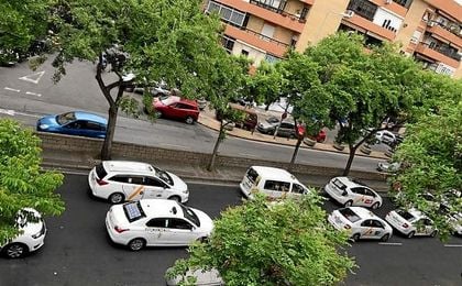 La huelga de taxis se hace notar en Sevilla La huelga de taxis se hace notar en Sevilla