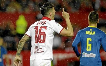 Jovetic protesta una jugada en el partido ante el Celta. Jovetic protesta una jugada en el partido ante el Celta.