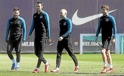 Iniesta no podrá jugar el derbi catalán por unas molestias. Iniesta no podrá jugar el derbi catalán por unas molestias.