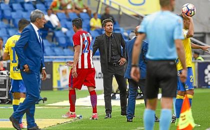 Giménez se retira lesionado en el partido ante Las Palmas. Giménez se retira lesionado en el partido ante Las Palmas.