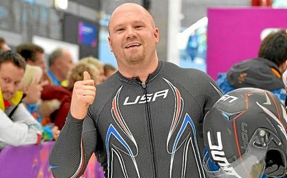 Steven Holcomb fue encontrado sin vida en su habitación. Steven Holcomb fue encontrado sin vida en su habitación.