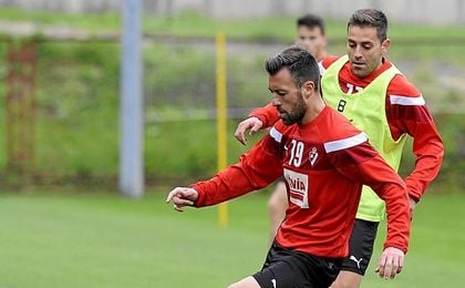 Luna, como Navas, sigue esperando al Sevilla. Luna, como Navas, sigue esperando al Sevilla.