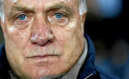Advocaat es el elegido para reflotar a los tulipanes. Advocaat es el elegido para reflotar a los tulipanes.