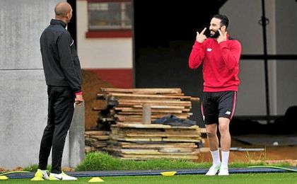 El francés Adil Rami, durante un entrenamiento sevillista. El francés Adil Rami, durante un entrenamiento sevillista.