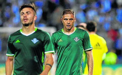 Joaquín ha superado a Bizcocho en la clasificación de béticos con más partidos en Primera. Joaquín ha superado a Bizcocho en la clasificación de béticos con más partidos en Primera.