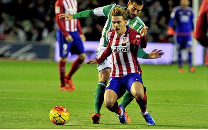 Xavi Torres presiona a Griezmann en la derrota del pasado curso. Xavi Torres presiona a Griezmann en la derrota del pasado curso.
