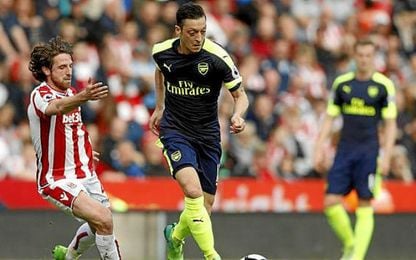 Özil marcó un gol en la victoria gunner. Özil marcó un gol en la victoria gunner.