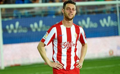 El gol de Burgui no evitó el descenso del Sporting. El gol de Burgui no evitó el descenso del Sporting.