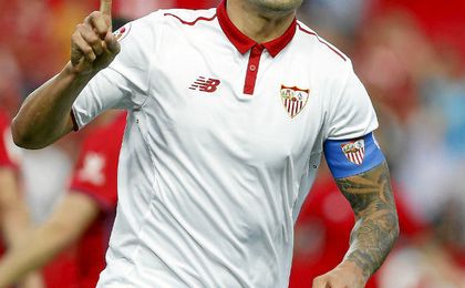 New Balance es la marca que provee material deportivo al Sevilla. New Balance es la marca que provee material deportivo al Sevilla.