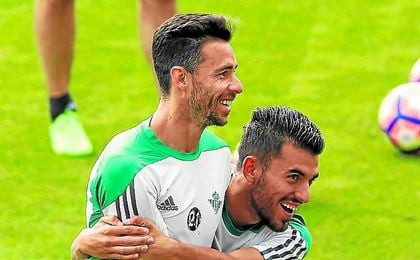 El fútbol exótico vuelve a tentar a Rubén Castro El fútbol exótico vuelve a tentar a Rubén Castro