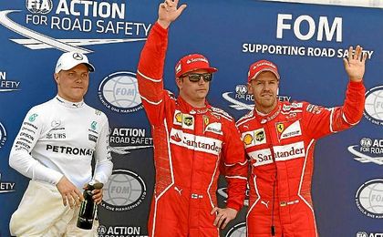 Bottas, Raikkonen y Vettel saludan al público de Montecarlo. Bottas, Raikkonen y Vettel saludan al público de Montecarlo.