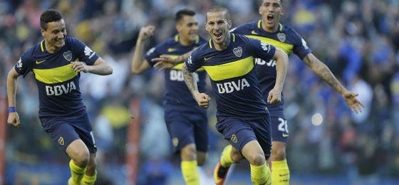 Darío Benedetto celebra un gol con Boca Juniors. Darío Benedetto celebra un gol con Boca Juniors.