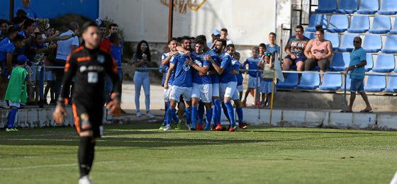 Los jugadores del Écija celebran el primero de la tarde. Los jugadores del Écija celebran el primero de la tarde.