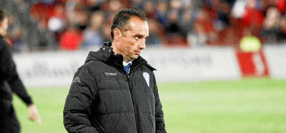 José Luis Oltra es el nuevo entrenador del Granada. José Luis Oltra es el nuevo entrenador del Granada.
