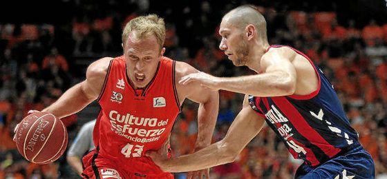 Valencia pone la serie de su lado. Valencia pone la serie de su lado.