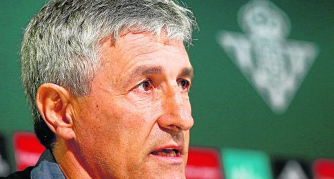 Quique Setién estuvo en las gradas del Anxo Carro viendo el partido entre el Lugo y el Levante. Quique Setién estuvo en las gradas del Anxo Carro viendo el partido entre el Lugo y el Levante.