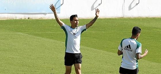 Pese a renovar hasta 2020, Petros podría dejar el Betis este verano. Pese a renovar hasta 2020, Petros podría dejar el Betis este verano.