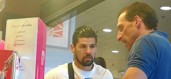 Nolito y Arias, en el Nervión Plaza. Nolito y Arias, en el Nervión Plaza.