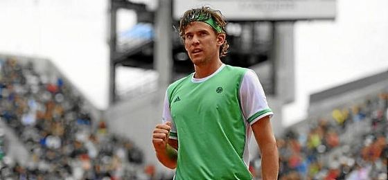 Tras vencer a Djokovic, Thiem se enfrentará a Nadal en semifinales. Tras vencer a Djokovic, Thiem se enfrentará a Nadal en semifinales.