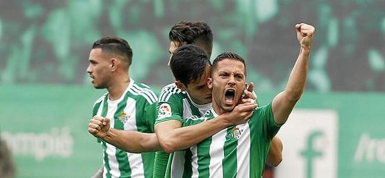 Durmisi le marcó un gol de falta al Sevilla. Durmisi le marcó un gol de falta al Sevilla.
