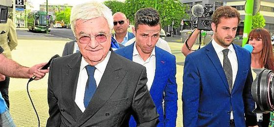 Rubén Castro, a su llegada a los juzgados para declarar. Rubén Castro, a su llegada a los juzgados para declarar.