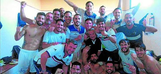 "¡Sí, lo hemos hecho! Vamos a por la Tercera Ronda, tenemos hambre de Segunda B", decía el Écija en Twitter. "¡Sí, lo hemos hecho! Vamos a por la Tercera Ronda, tenemos hambre de Segunda B", decía el Écija en Twitter.