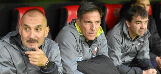 Berizzo, junto a Pablo Fernández (preparador físico) y Eduardo Marcucci (primer ayudante). Berizzo, junto a Pablo Fernández (preparador físico) y Eduardo Marcucci (primer ayudante).