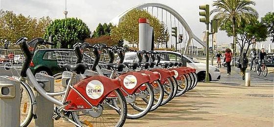 En la imagen, la estación de Sevici en La Barqueta. En la imagen, la estación de Sevici en La Barqueta.