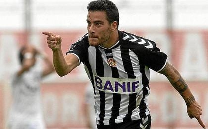 Agra ha firmado con el Benfica, pero jugará en otro equipo. Agra ha firmado con el Benfica, pero jugará en otro equipo.