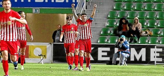 Ximo Navarro cambia el Almería por Las Palmas. Ximo Navarro cambia el Almería por Las Palmas.