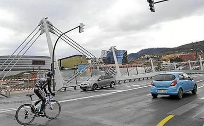 El 51% de los conductores reconoce no respetar la distancia de seguridad con los ciclistas El 51% de los conductores reconoce no respetar la distancia de seguridad con los ciclistas