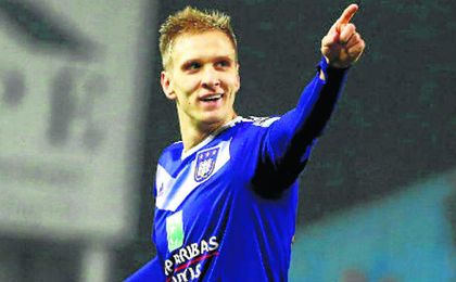 El Anderlecht no ha recibido una oferta formal por Teodorczyk. El Anderlecht no ha recibido una oferta formal por Teodorczyk.