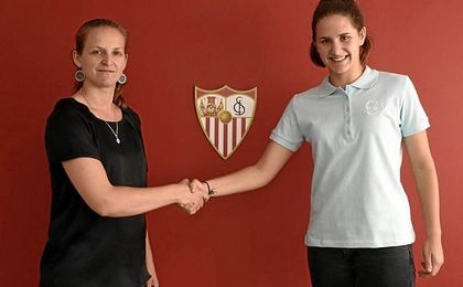 Helena Torres ha sido internacional sub 16. Helena Torres ha sido internacional sub 16.