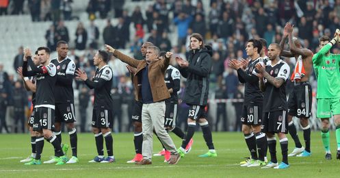 En el campeón turco juegan Tosic, Adriano y Fabricio, entre otros. En el campeón turco juegan Tosic, Adriano y Fabricio, entre otros.