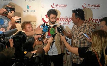 Nico Pareja atiende a los medios tras el reconocimiento. Nico Pareja atiende a los medios tras el reconocimiento.