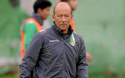 Gaby Calderón, en su etapa como entrenador del Betis. Gaby Calderón, en su etapa como entrenador del Betis.